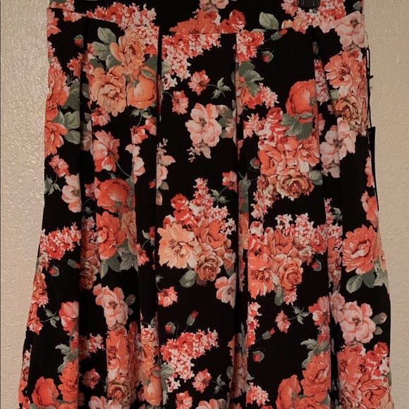 Haute Monde Dresses & Skirts - Haute Monde Women’s flowered skirt